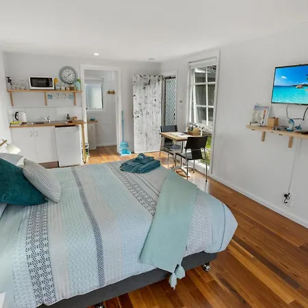 Dolphin Cottage Paynesville Exterior photo